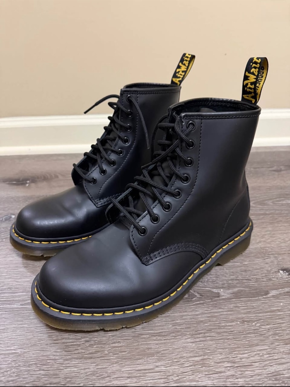 Dr Martens 1460 Smooth Leather Lace Up Boots- Size 11 Men’s / 12 Women’s